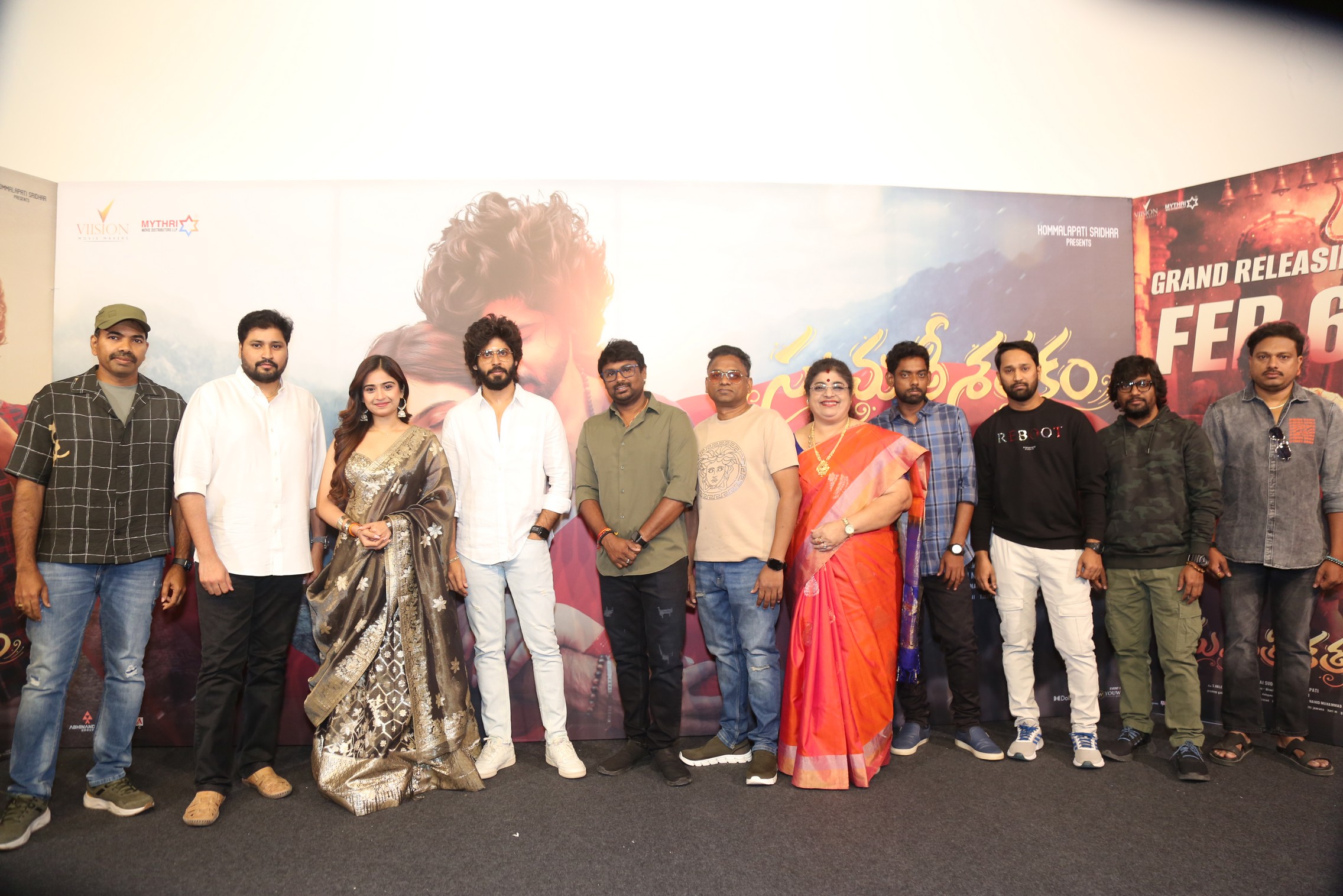 Sumathi Sathakam team group photo