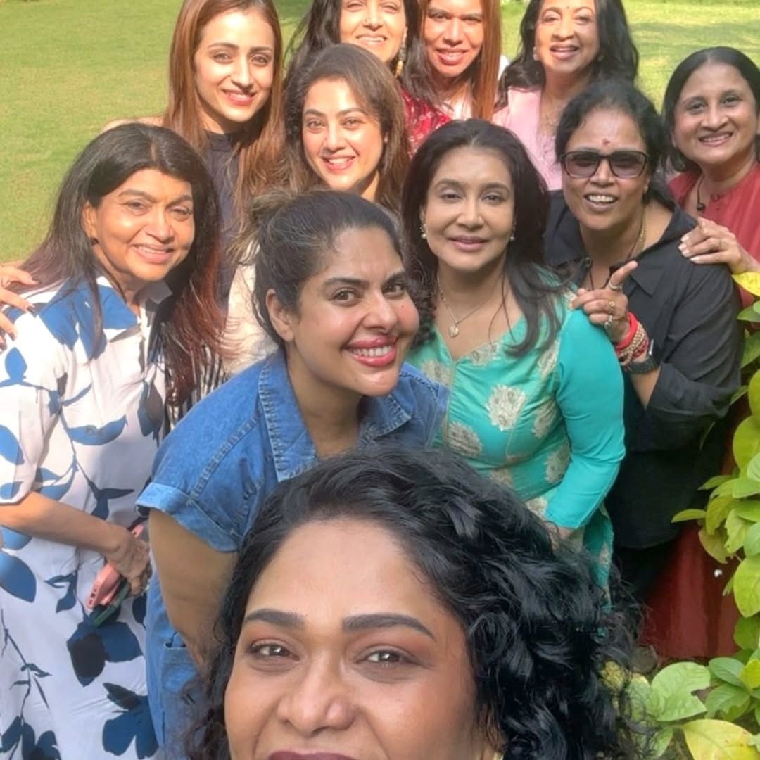 Trisha Parties with 80s Heroines Khushbu, Suhasini and Lissy – Photos Go Viral