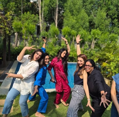 Trisha parties with 80s heroines khushbu suhasini and lissy photos go viral