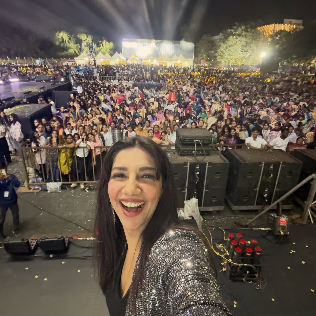 VJ Bhavna Balakrishnan Stylish Dance Photos Which Attracts Fans