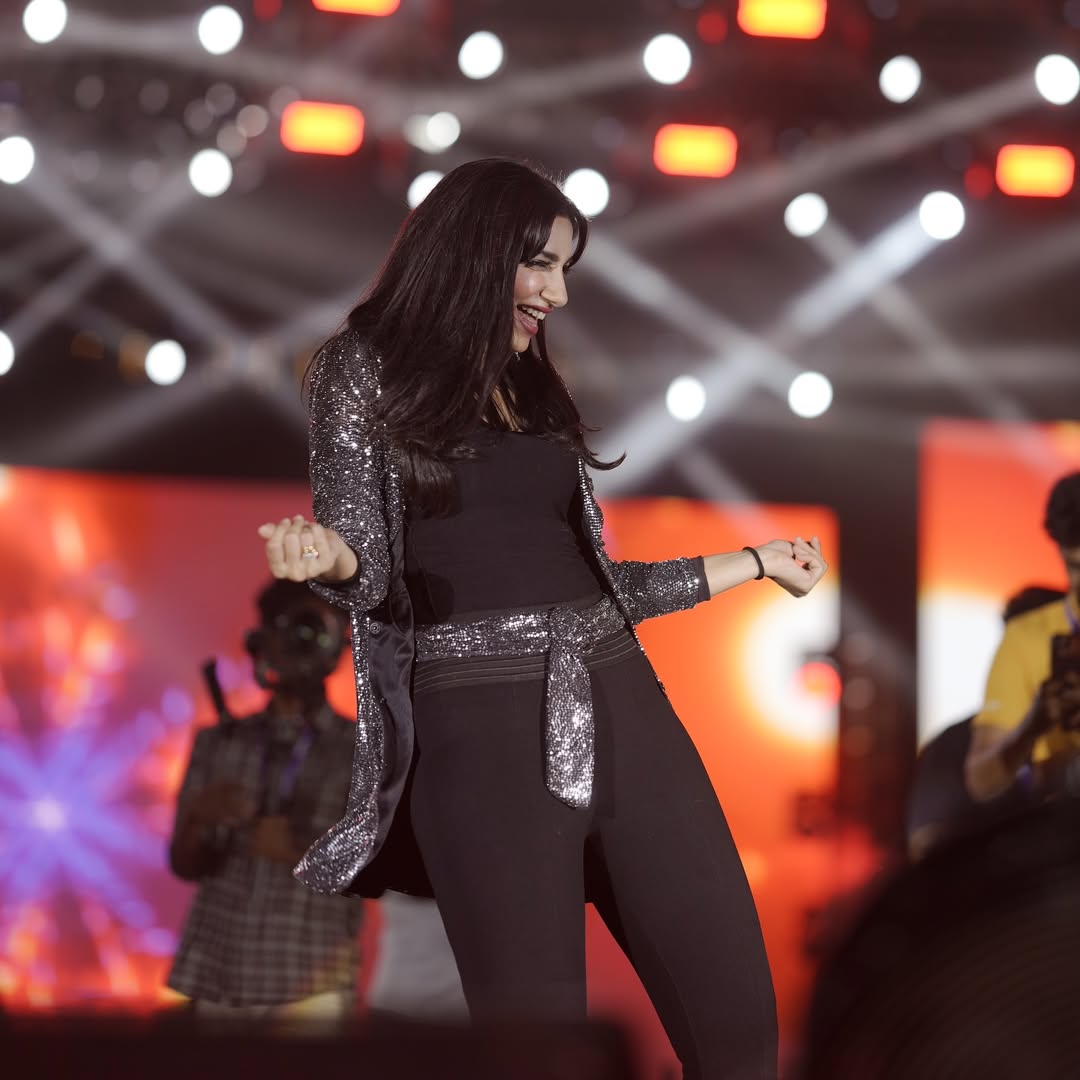 VJ Bhavna Balakrishnan Stylish Dance Photos Which Attracts Fans