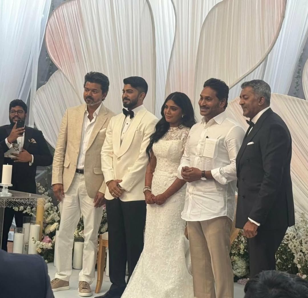 Y.S Jagan Mohan Reddy and Thalapathy Vijay Meeting Special Stills Goes Viral