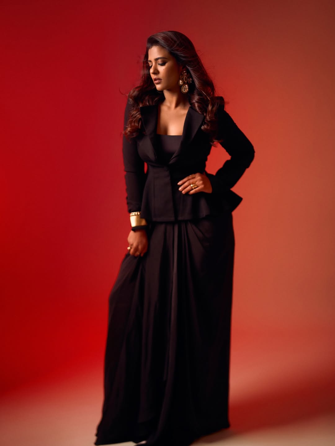 Aishwarya Rajesh classy black look with charming expression