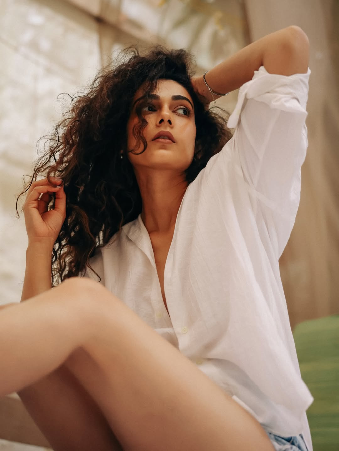 Aakanksha Singh relaxed chic style with confident expression