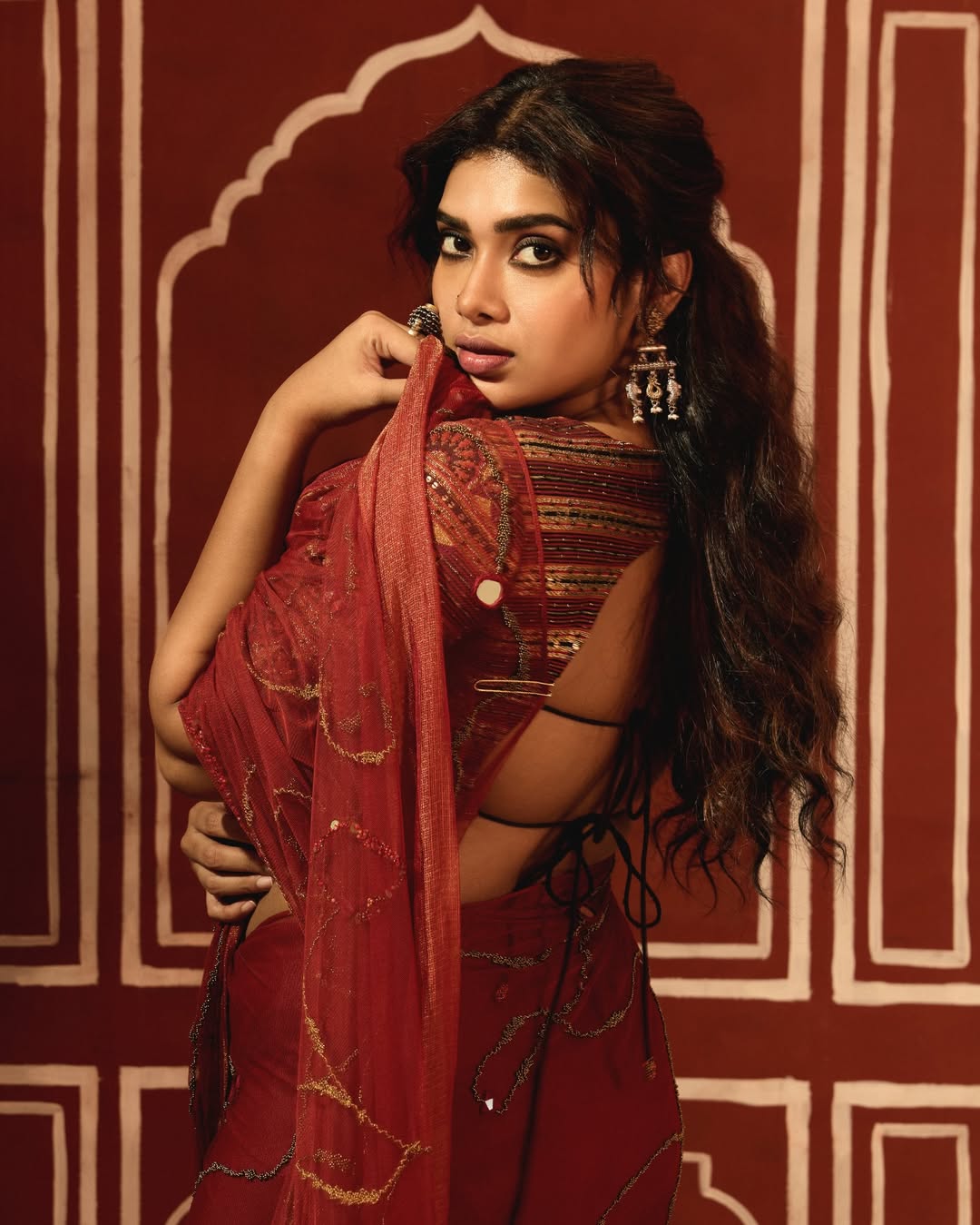 Actress Dushara Vijayan Shares Her Bueatiful Photos in Saree Which Attracts Youths