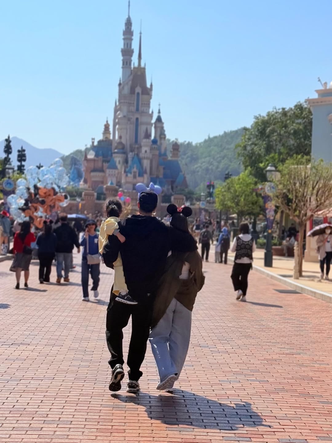 Family Time At Disneyland Steals The Show