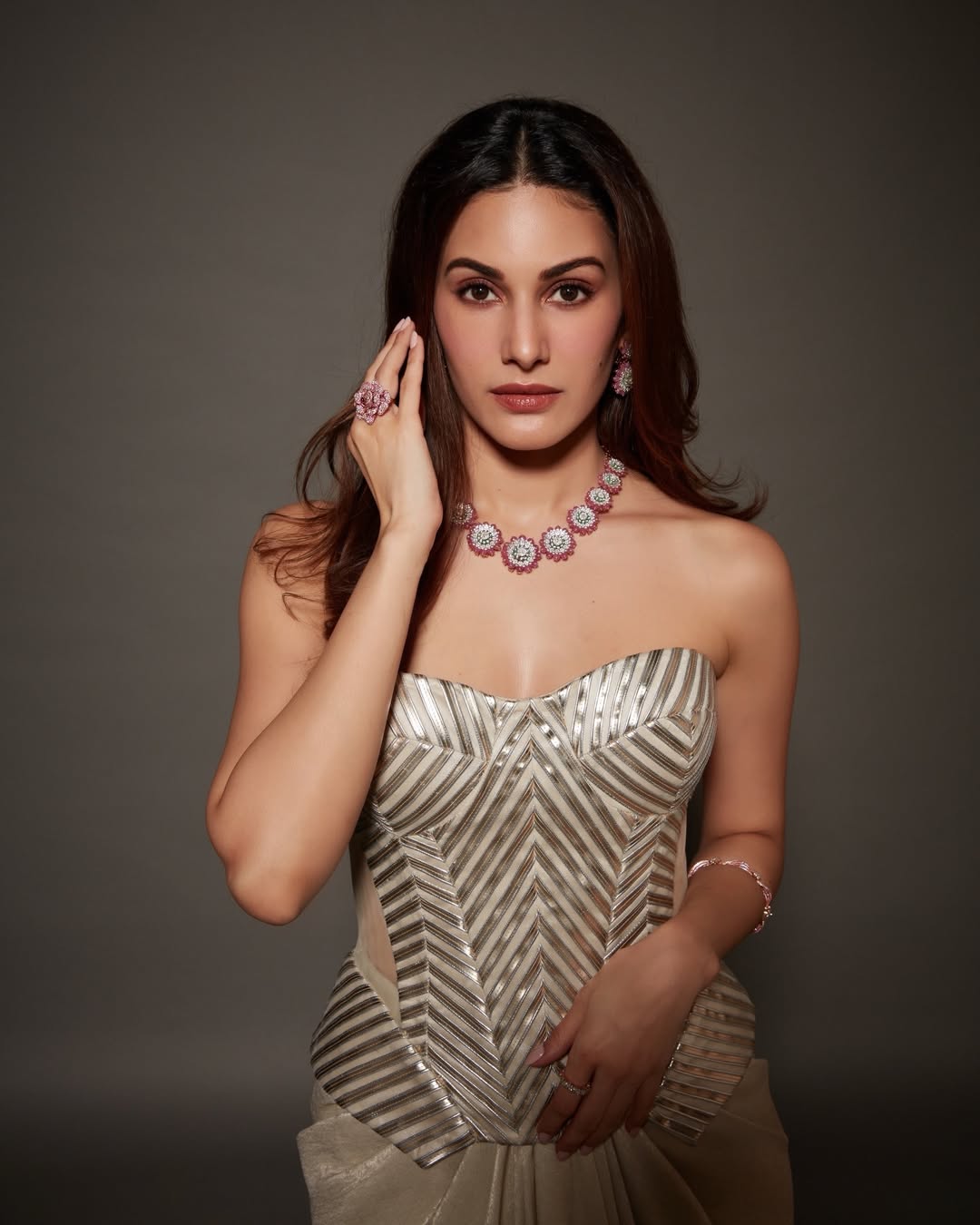 Amyra Dastur timeless elegance stunning outfit classy pose