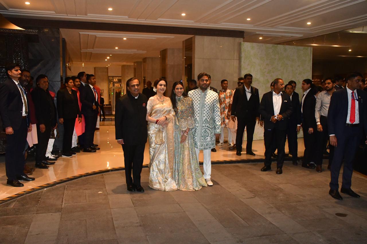 Mukesh Ambani Nita Ambani family at Arjun Tendulkar wedding
