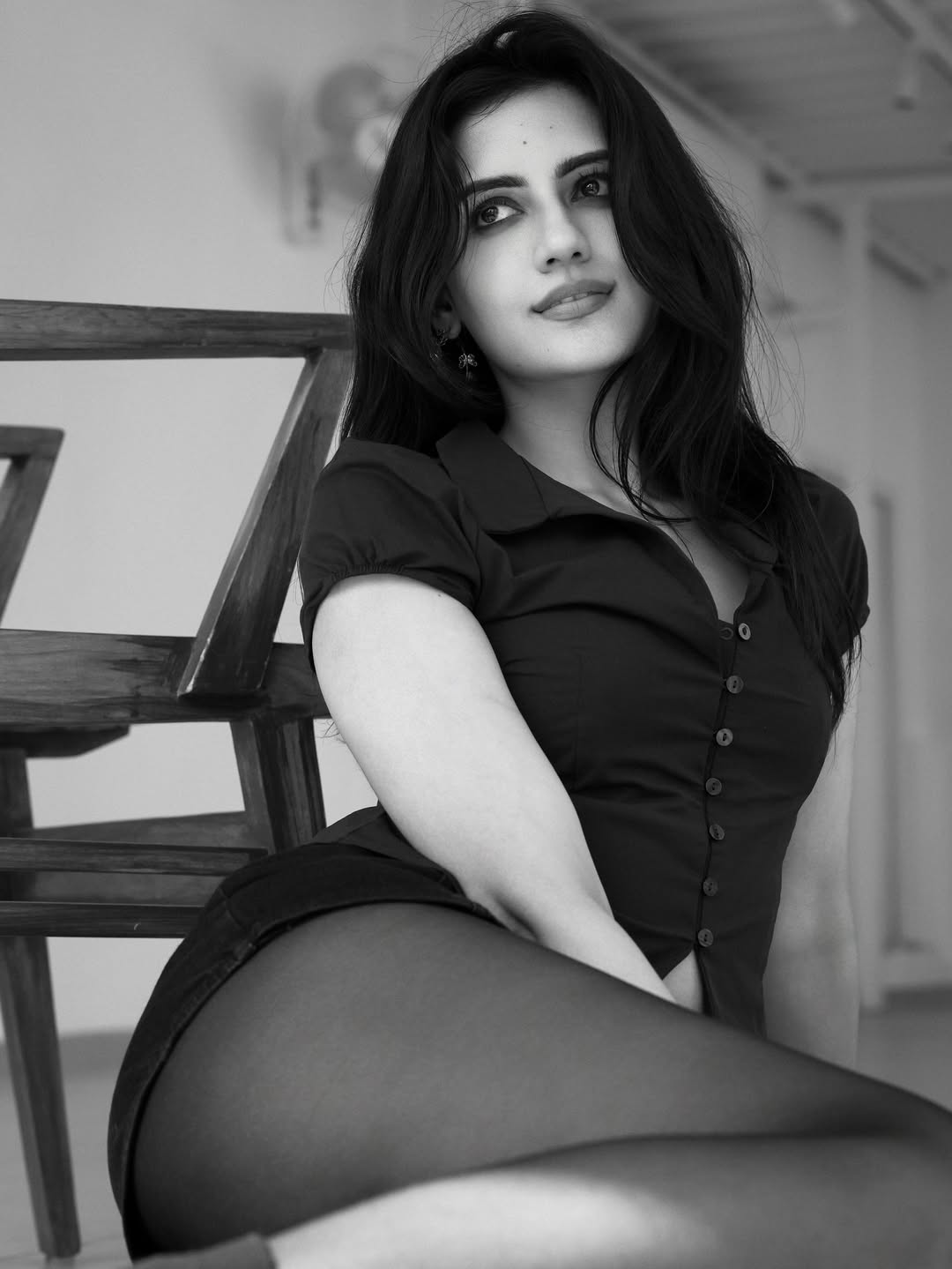 Nivaashiyni Krishnan Instagram photos