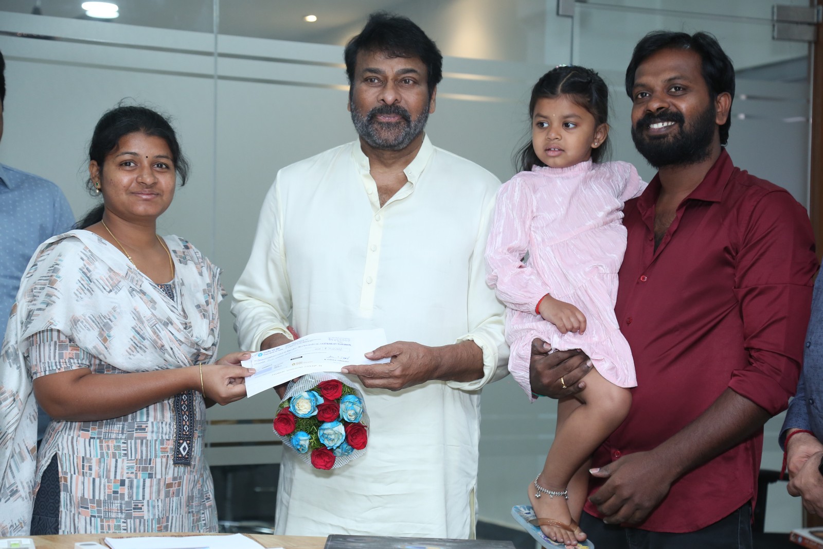 Chiranjeevi meeting donors blood bank