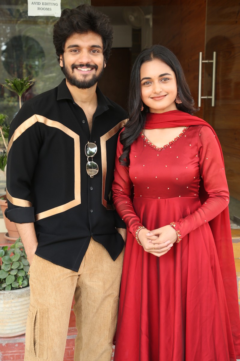 Harshith Reddy Smeha Manimegalai event pose