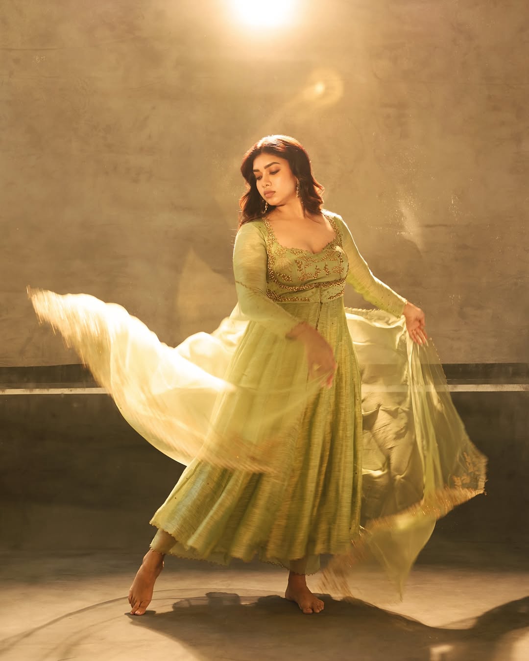 Dushara Vijayan elegant green traditional outfit modern stylish look