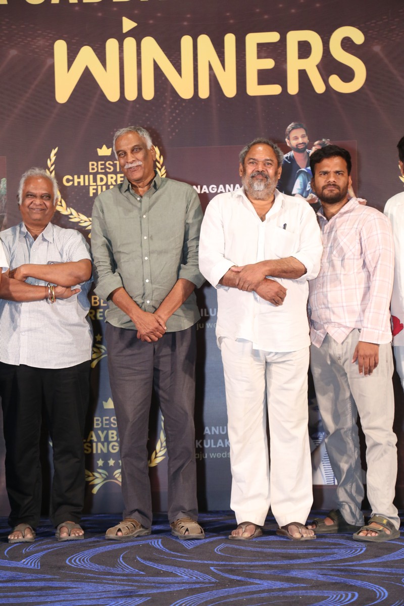 Vara Tammareddy Bharadwaja Narayanamurthy awards press meet pose