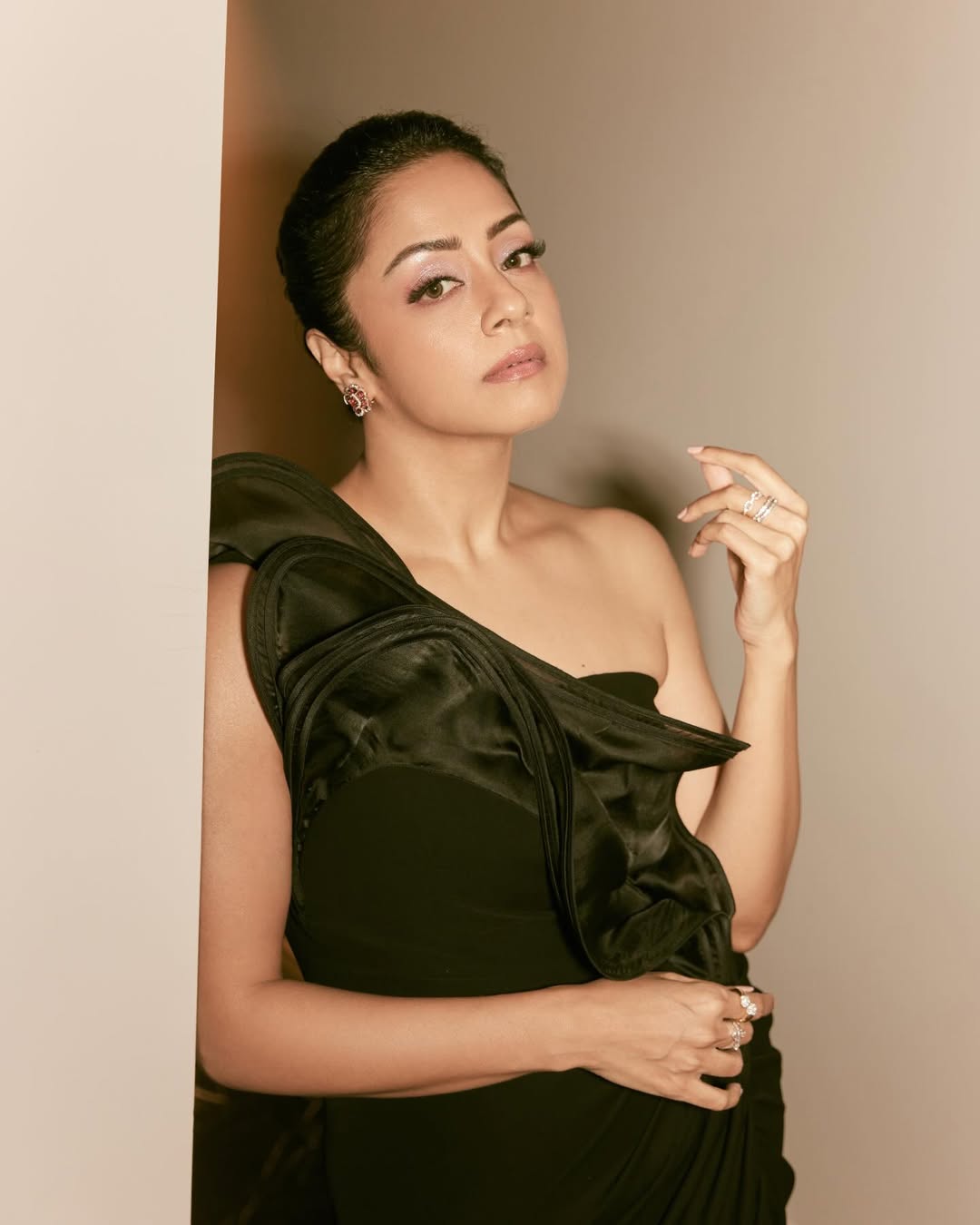 Jyotika black dress photos