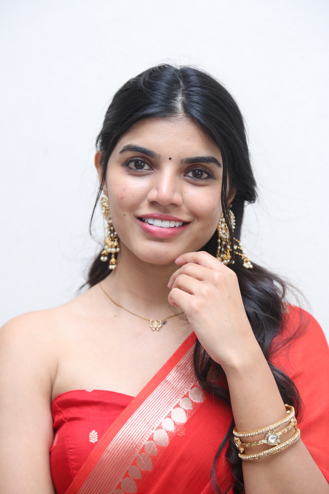 Gayathri Ramana elegant saree style with charming sparkle