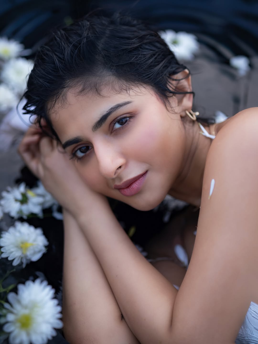 Iswarya Menon elegant white outfit water fashion look