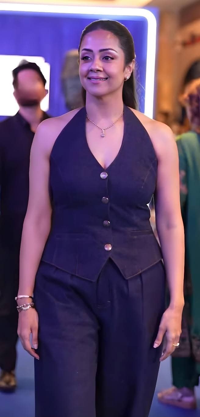 Jyothika’s Mumbai Event Photos Go Viral, Fans Praise Her Youthful Look at 47