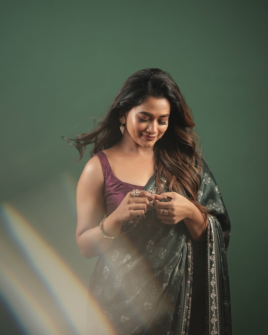 Kaavya Arivumani elegant saree confident stylish portrait
