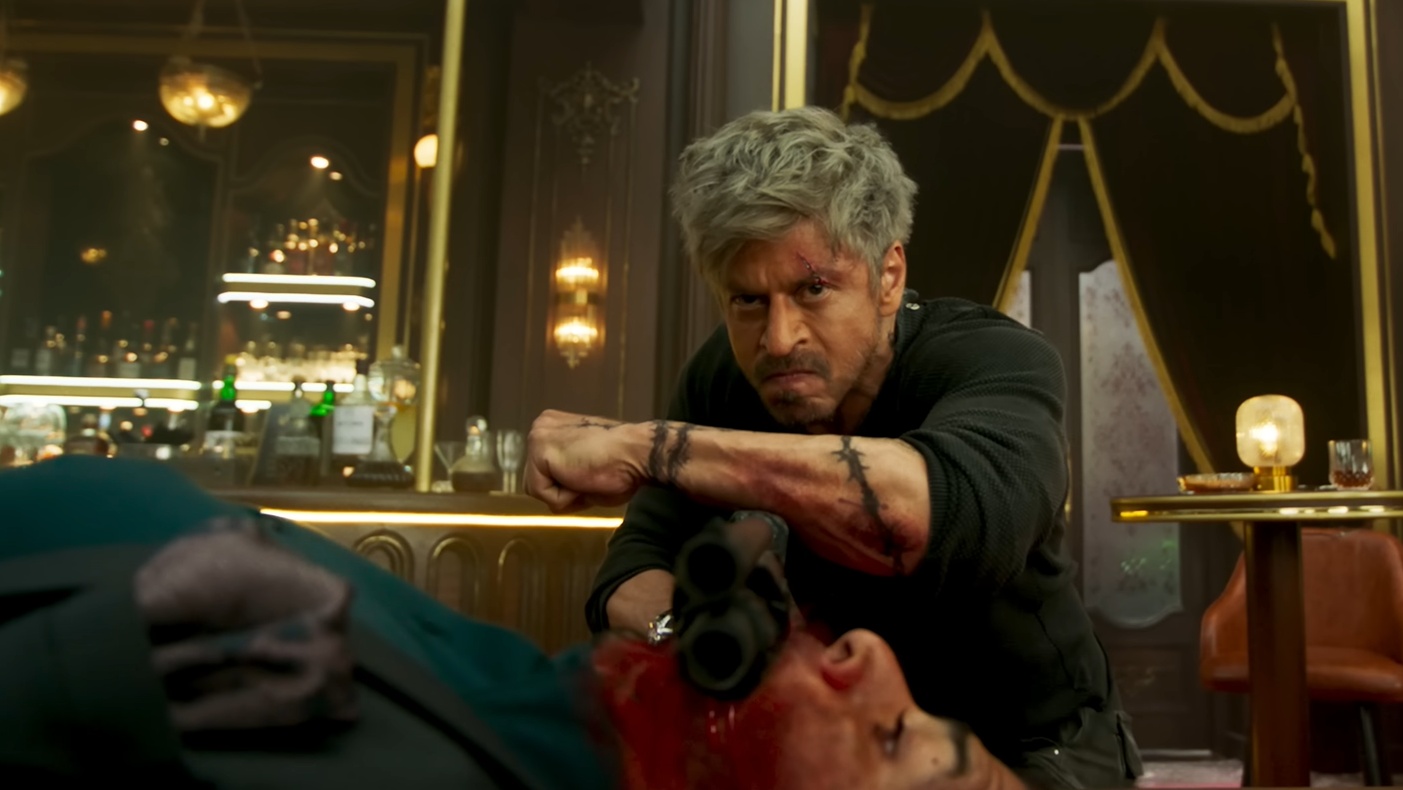 Shah Rukh Khan action scene firing gun