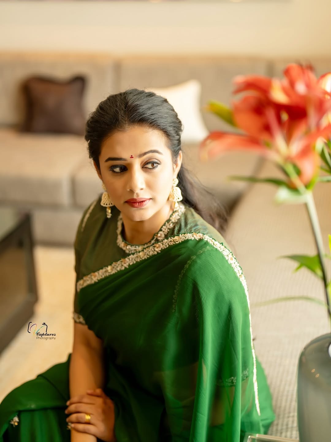 Latest Photos of Priyamani Go Viral on Social Media; Fans Praise Her Stunning Look