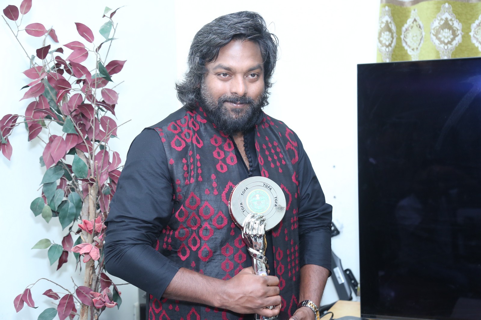 Mark K Robin suave stylish modern outfit