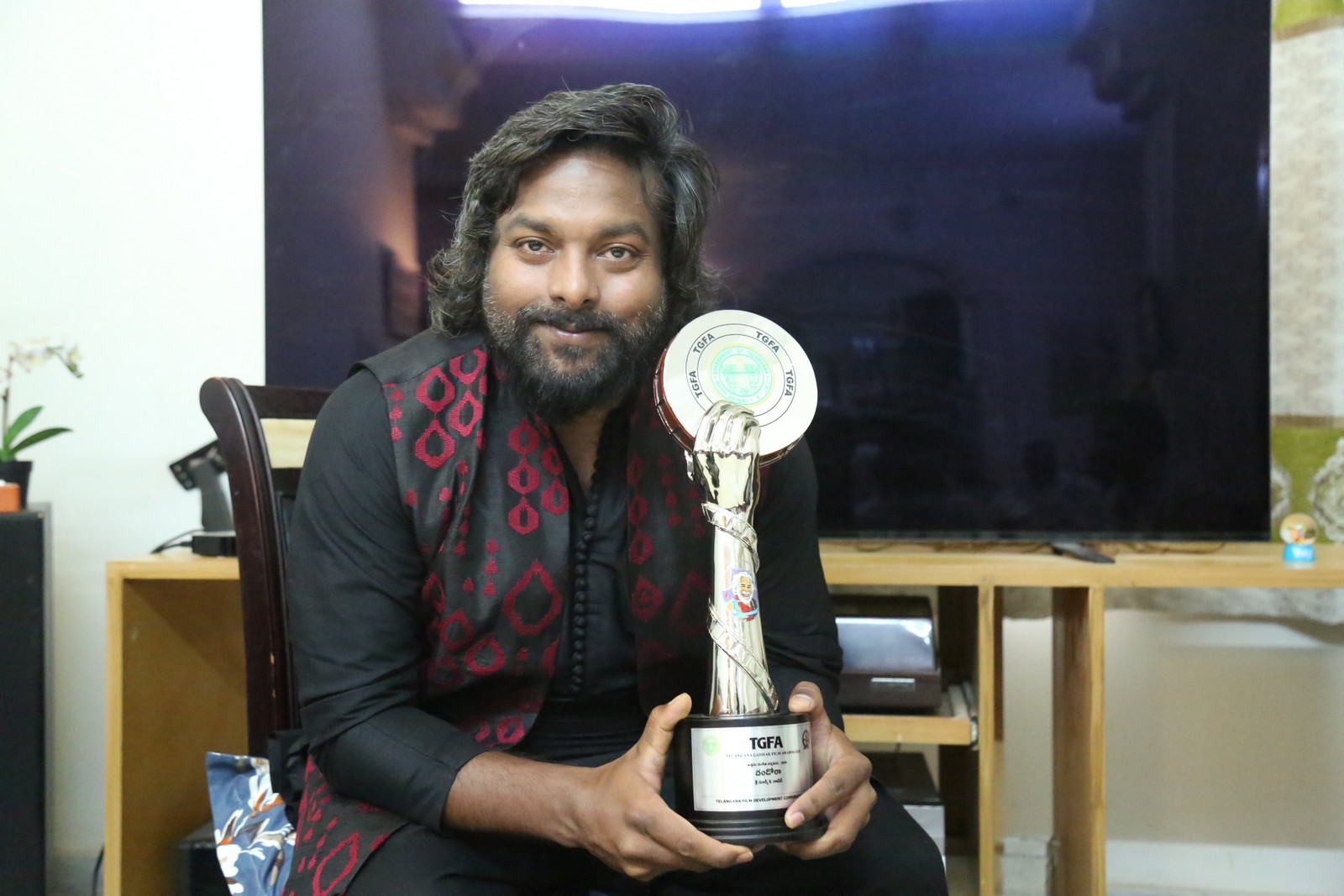 Mark K Robin bold stylish award winning look