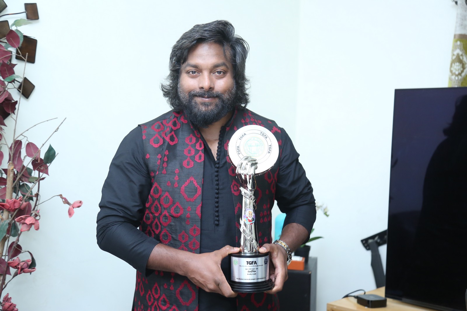 Mark K Robin sharp stylish success look