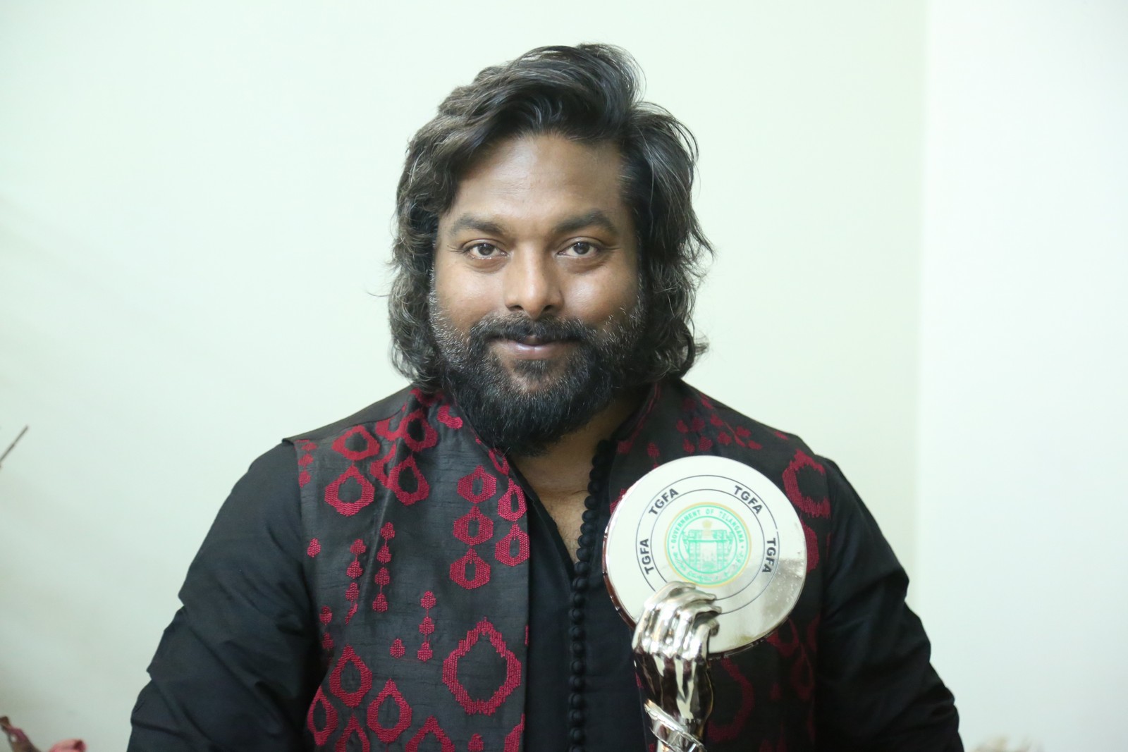 Mark K Robin bold sophisticated stylish appearance