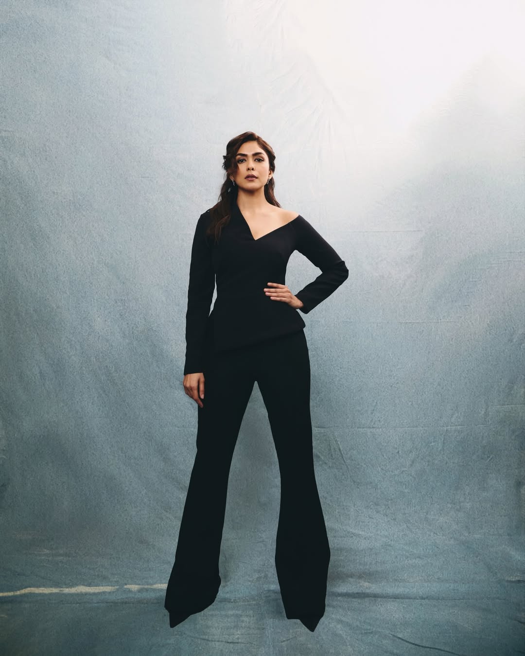 Mrunal Thakur all black outfit bold stylish pose
