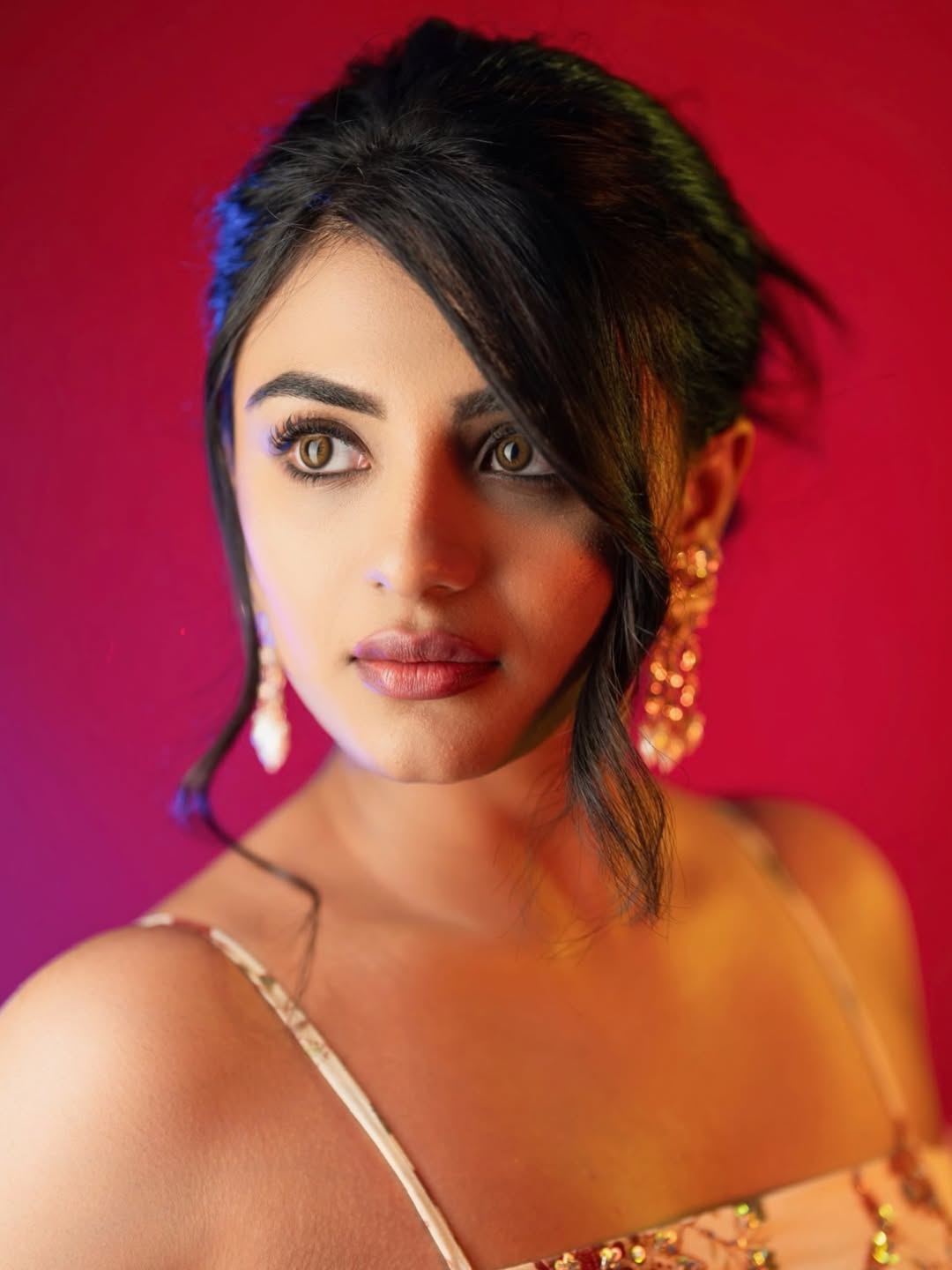 Nayan Sarika fierce stylish glamorous look