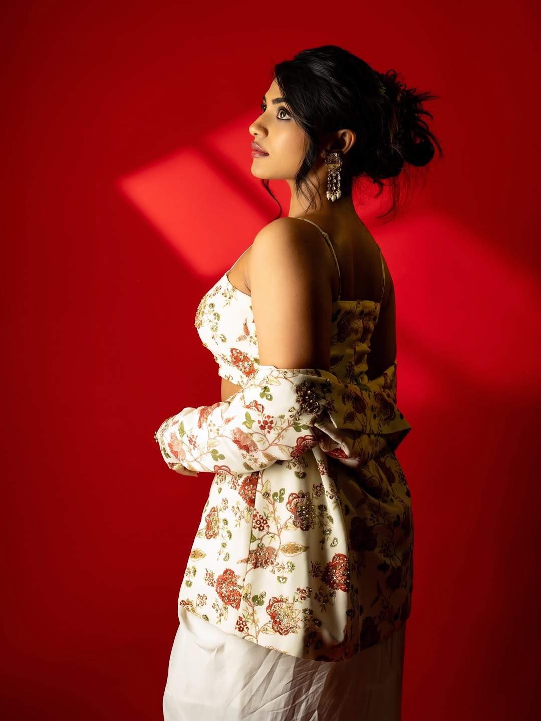 Nayan Sarika floral outfit trendy elegant look