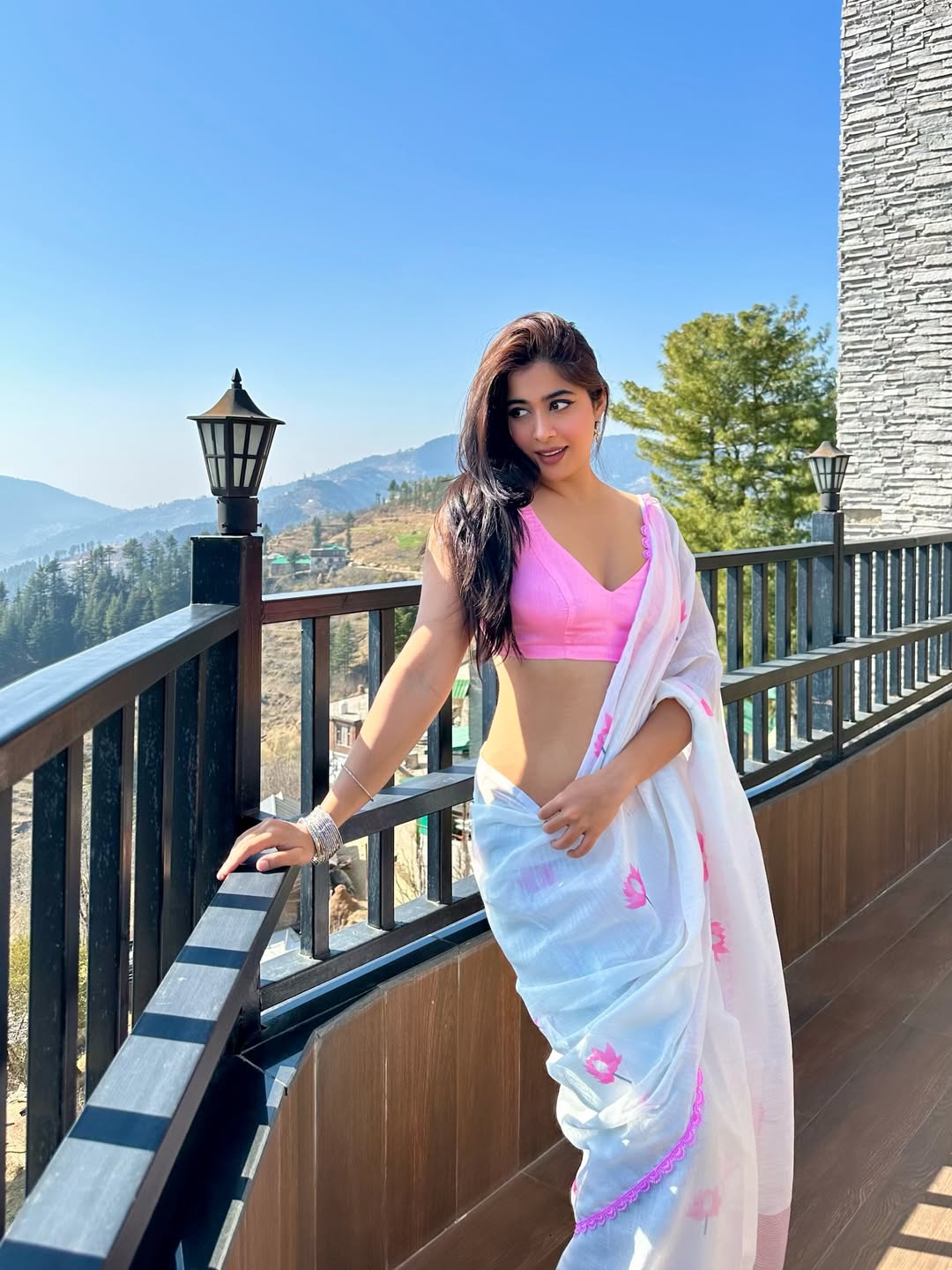 Nikita Sharma stunning white saree pink blouse fashion look