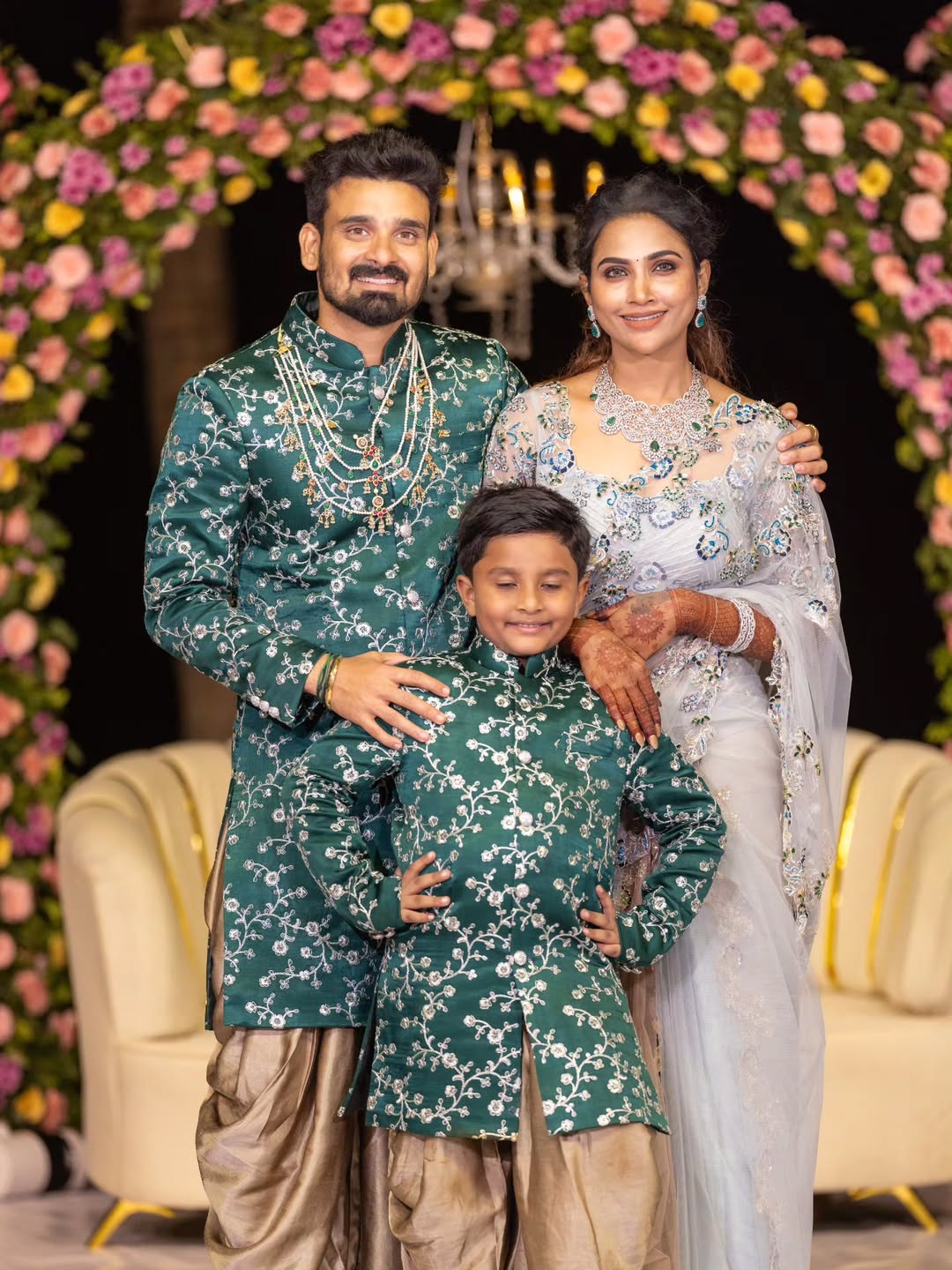 Pure Couple Goals: Myna Nandhini and Yogeshwaram’s Latest Romantic Clicks Go Viral