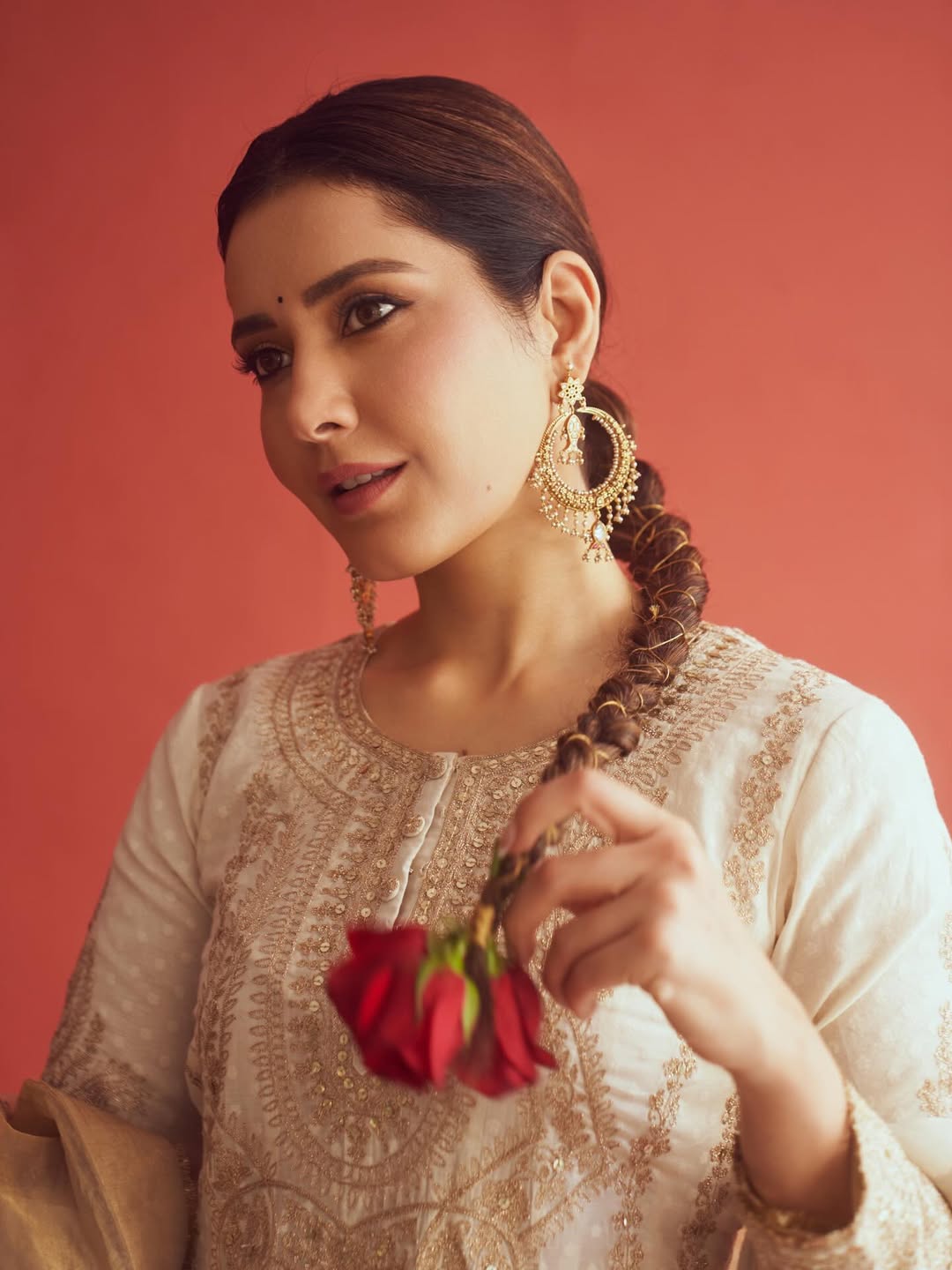 Raashii Khanna stunning traditional outfit with regal elegance