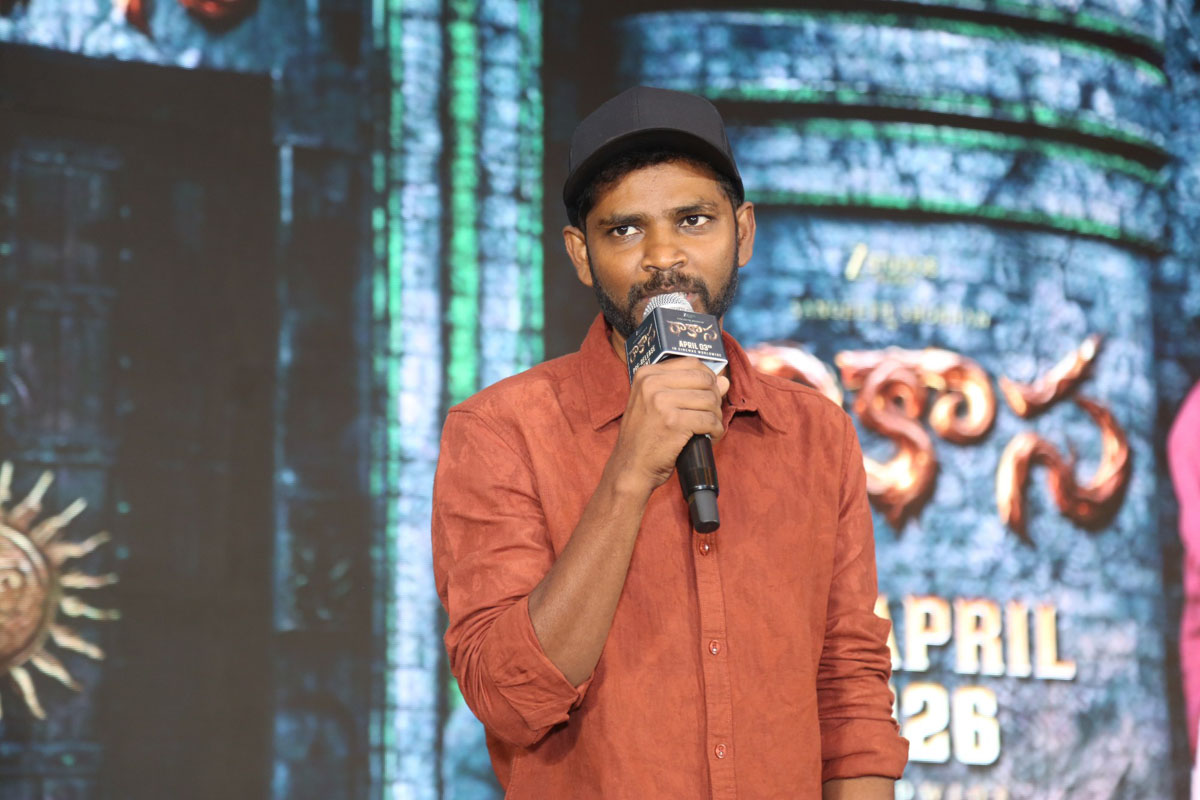 Raju Edurolu delivering speech at Rakasa event