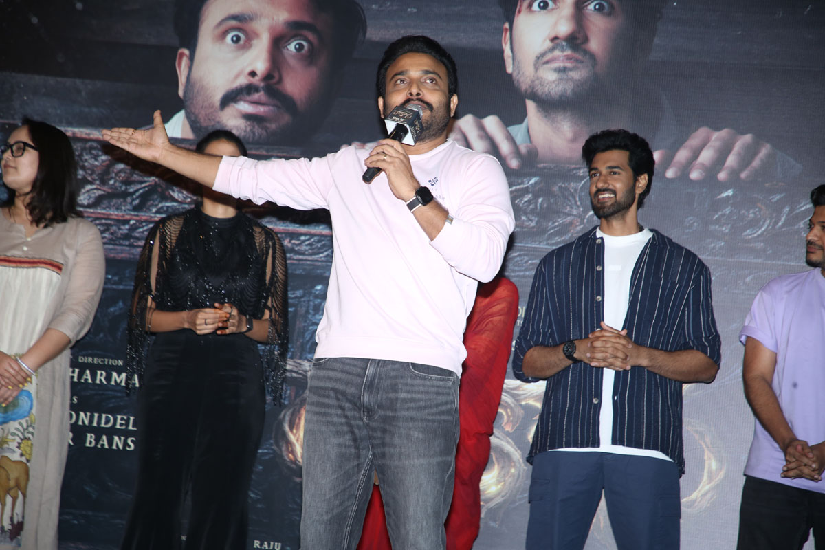 Getup Srinu speaking at event