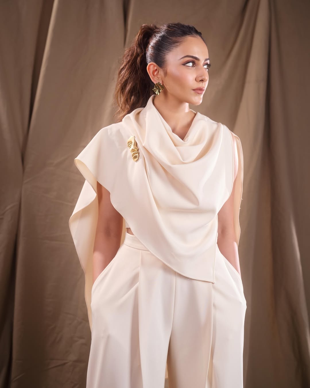 Rakul Preet Singh timeless elegance with modern fashion twist