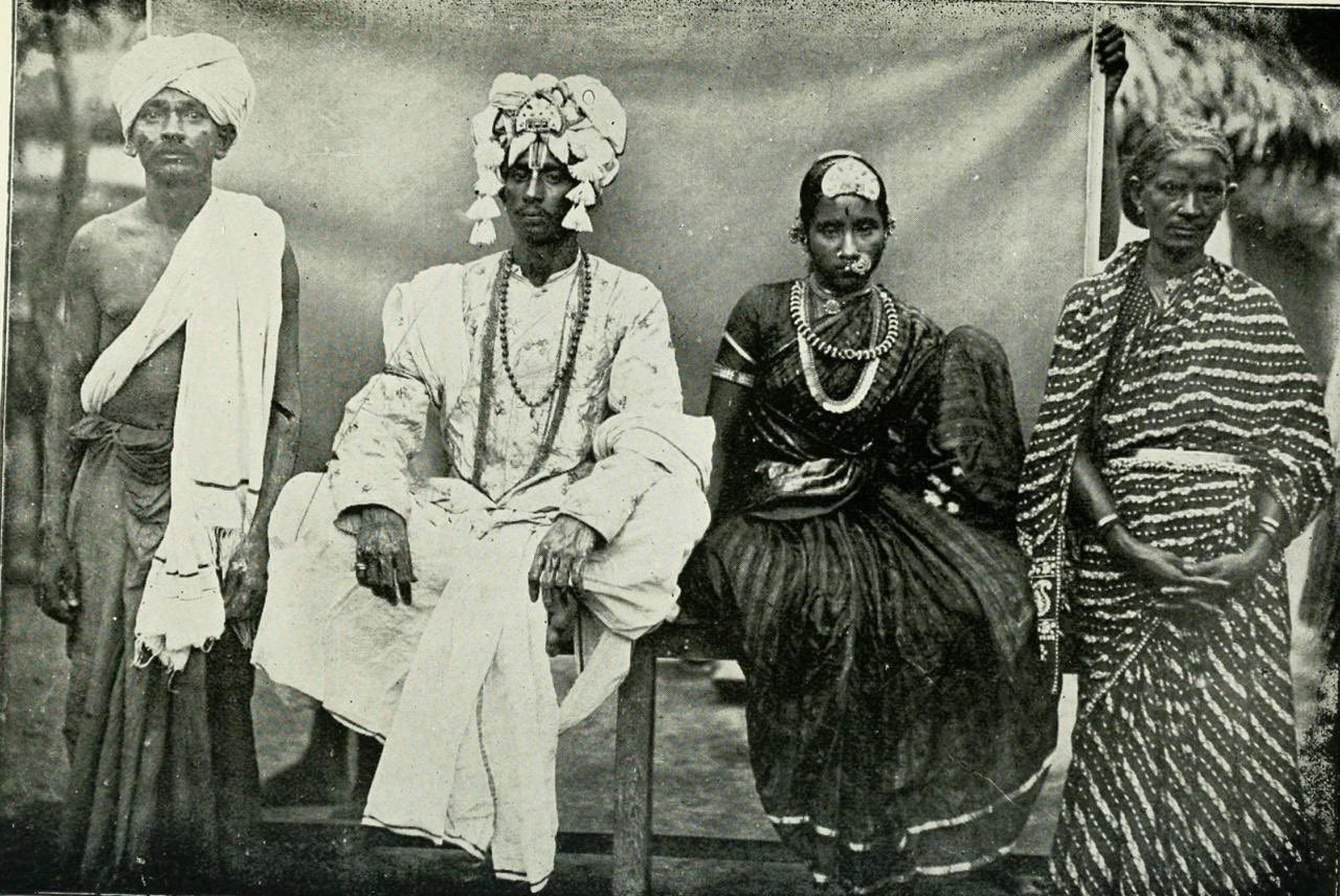 A Frame Inspired by Colonial-Era Realism