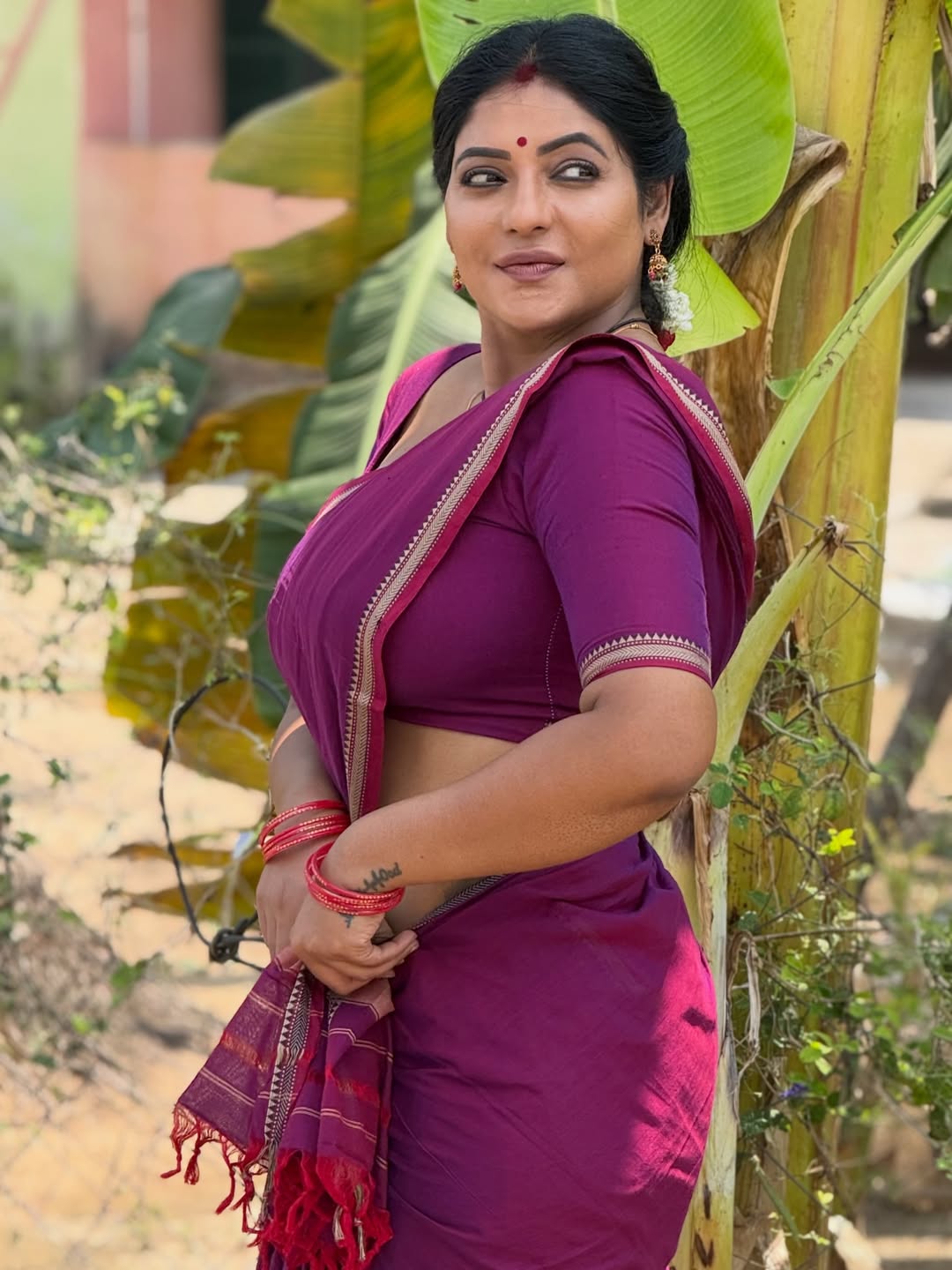 Reshma Pasupuleti Shares Her Cotton Saree Photos on Instagram, Perfect for Summer