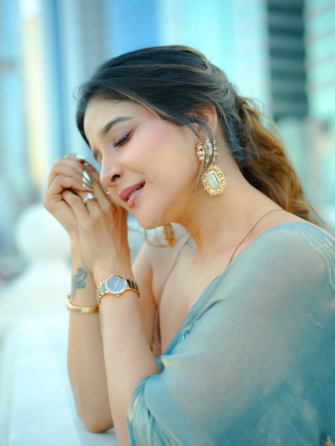 Sakshi Agarwal elegant saree look with statement earrings