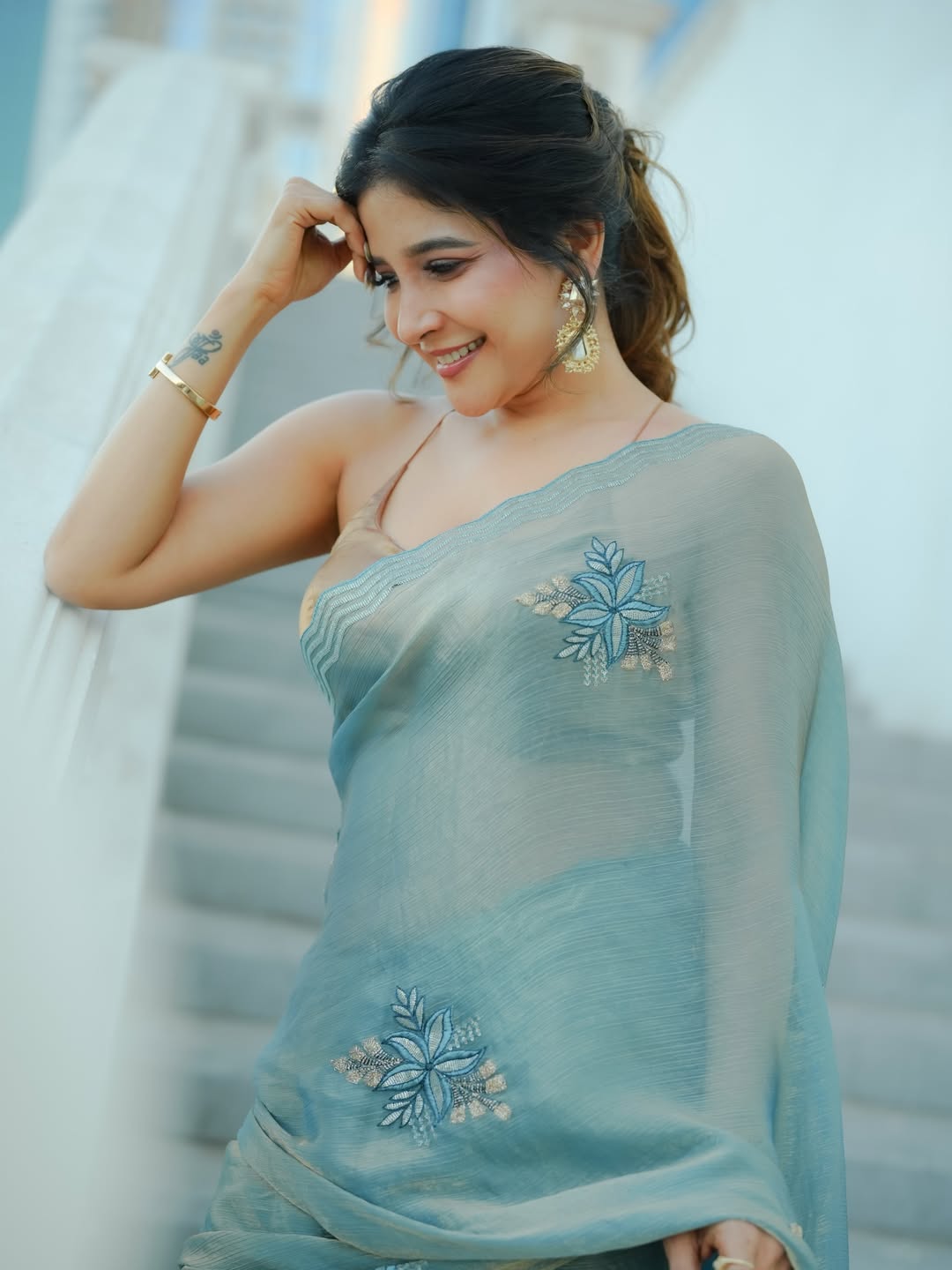 Sakshi Agarwal timeless saree elegance stylish appearance