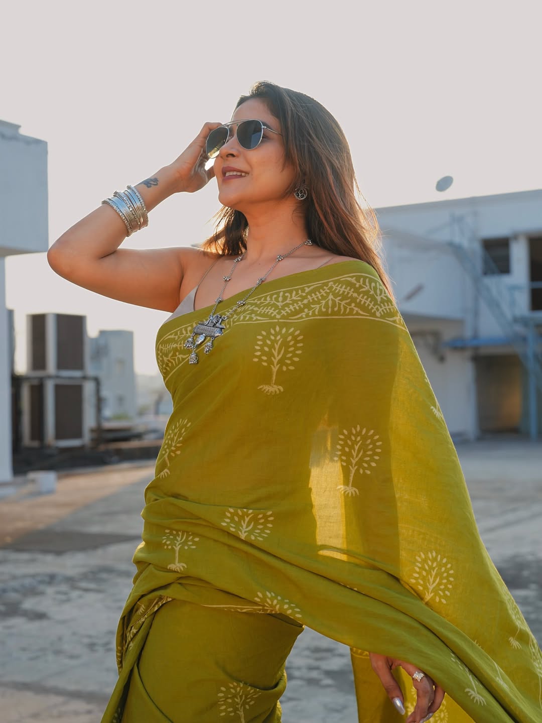 Sakshi Agarwal bold saree style with modern charm
