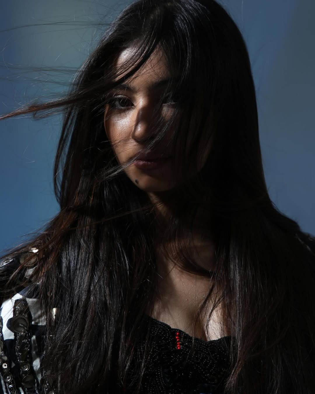 Sara Arjun windy hair glamorous stylish confident look