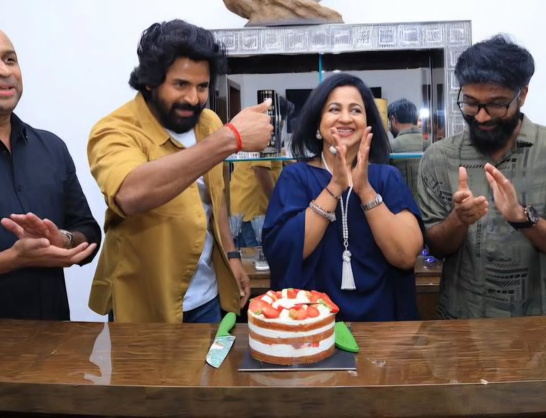 Sivakarthikeyan Meets 80s & 90s Heroines; Viral Photos Take Over Internet