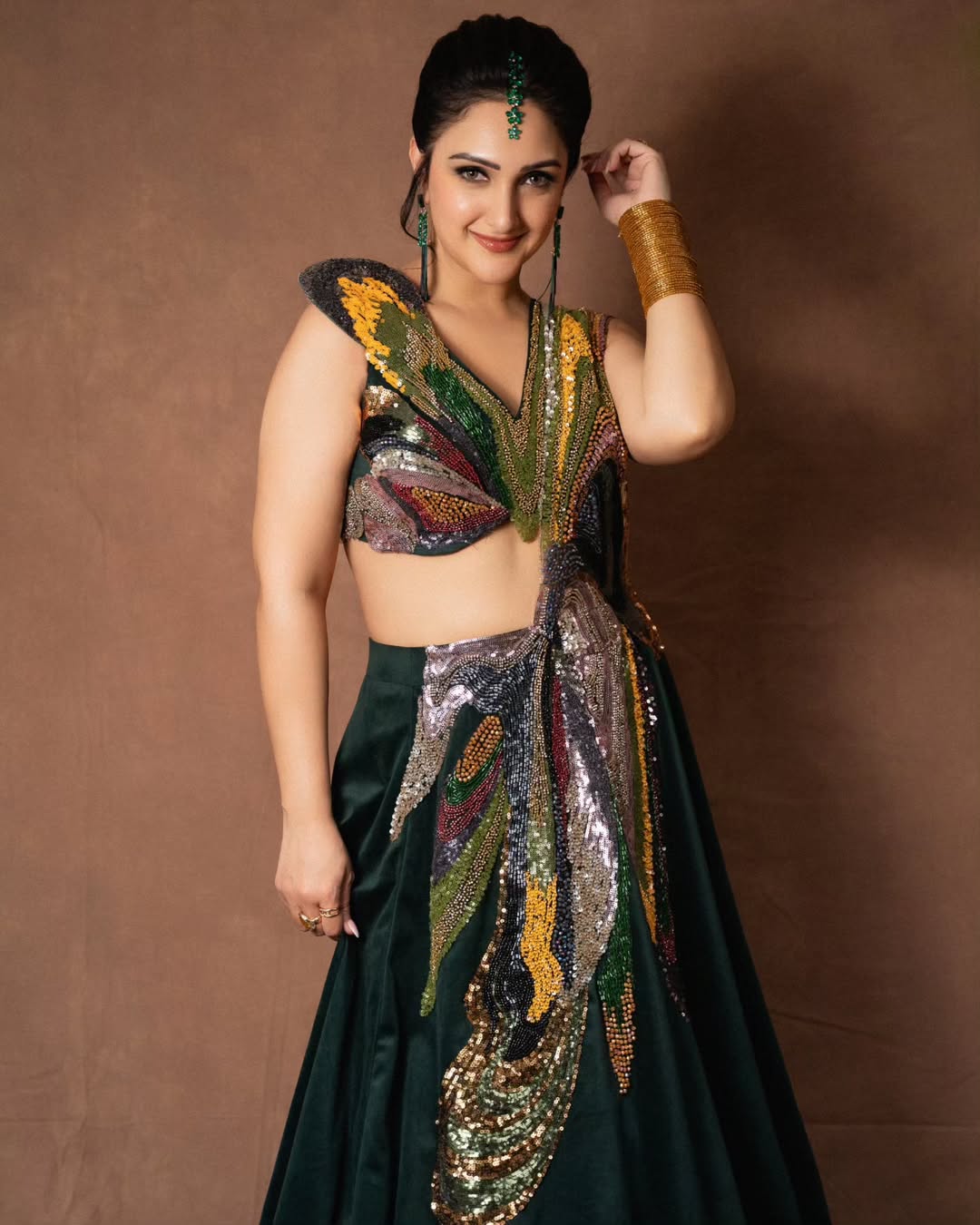 Sridevi Vijaykumar dazzling traditional glam stylish pose