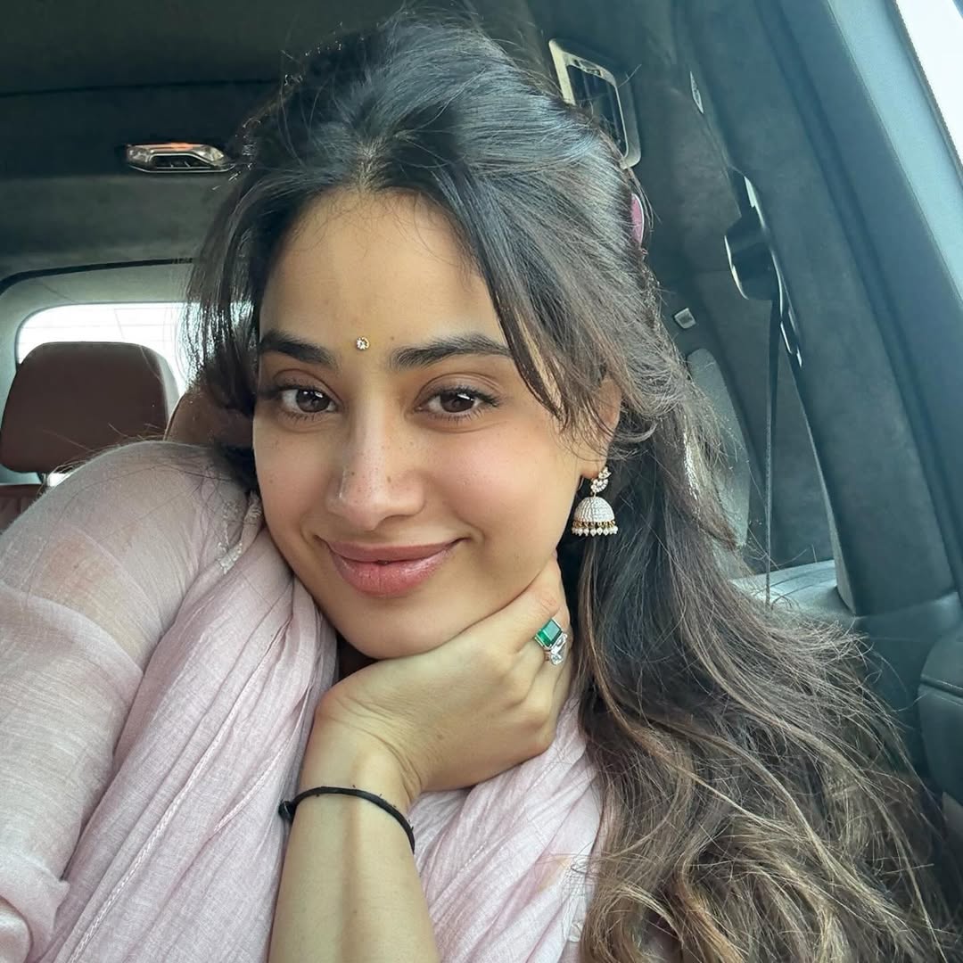 Sridevi’s Daughter Janhvi Kapoor Offers Prayers at Tirupati – Gorgeous Photos