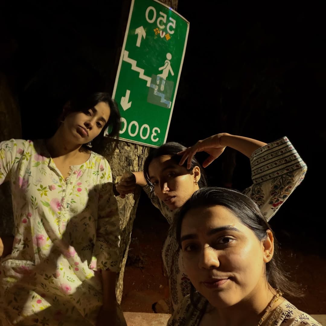 Sridevi’s Daughter Janhvi Kapoor Offers Prayers at Tirupati – Gorgeous Photos