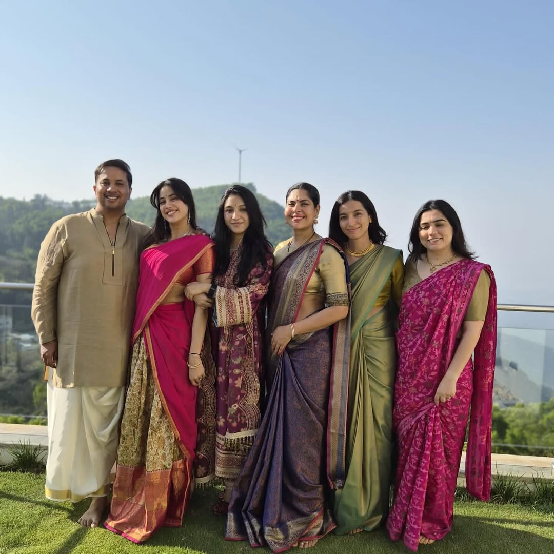 Sridevi’s Daughter Janhvi Kapoor Offers Prayers at Tirupati – Gorgeous Photos