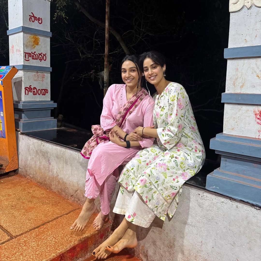 Sridevi’s Daughter Janhvi Kapoor Offers Prayers at Tirupati – Gorgeous Photos