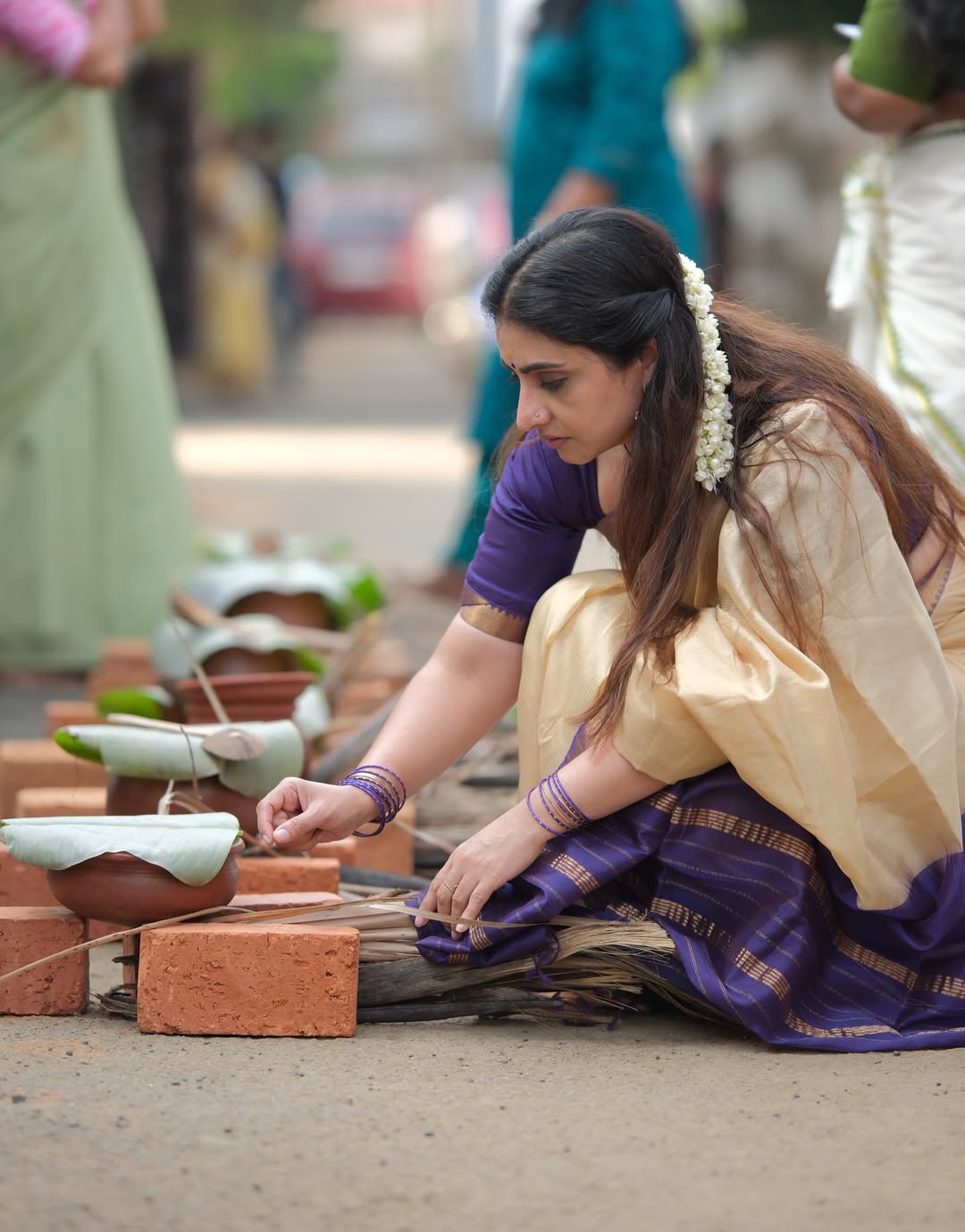 Sujitha: Pandian Stores’ Dhanalakshmi’s Devout Attukal Pongala Darshan – See Her Deep Faith